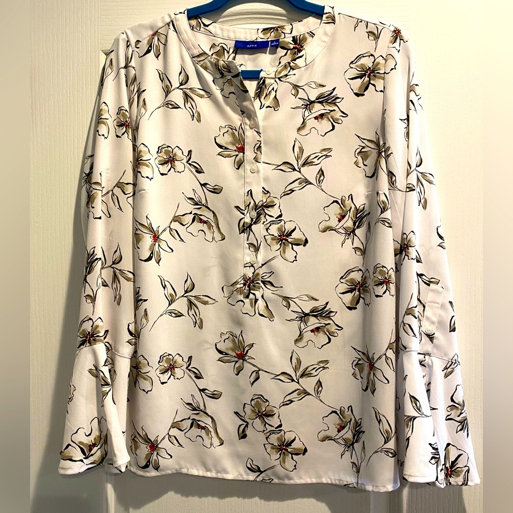 APT 9 LONG-SLEEVE WH/FLORAL TOP (A-28)
